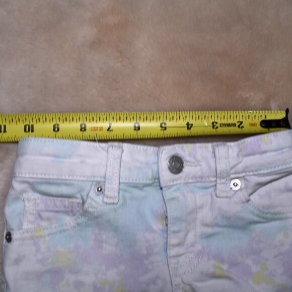 2 Pairs of Girls Denim Cut Off Shorts Size 4/5 - Picture 9 of 11